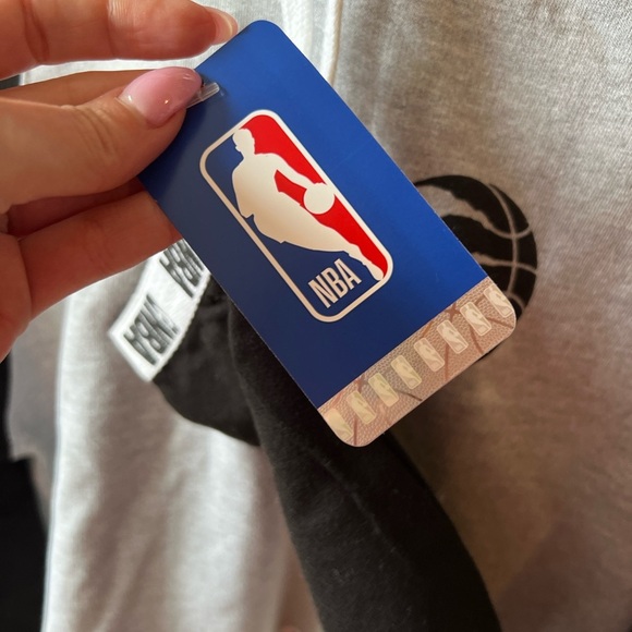 NBA Raptors Cropped Sweater NWT XL - Picture 2 of 4